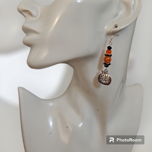 HANDMADE Halloween Agate Glass Beaded Pumpkin Dangle Hook Earrings - Picture 1 of 4